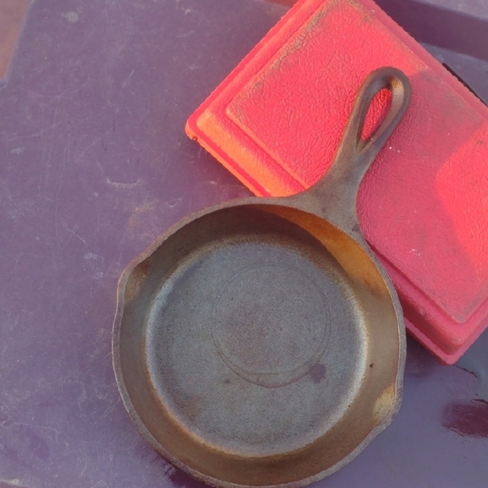 Vintage Cast Iron Skillet 6"